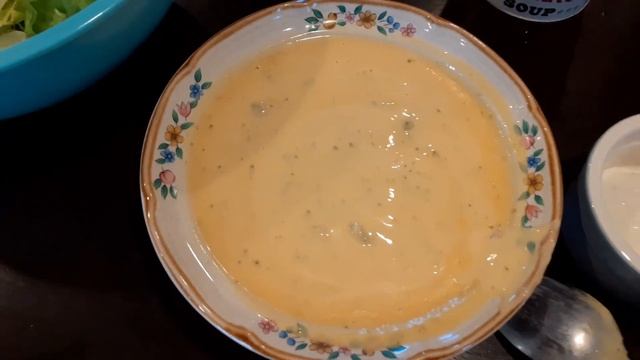 Открываем консервы, пробуем содержимое.