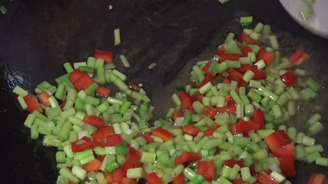 家里收完蒜苔，婆婆买4斤扁豆凉粉，在家炒凉粉，儿媳爱吃吗 I After collecting garlic moss at home, make stir-fried jelly смотреть онлайн