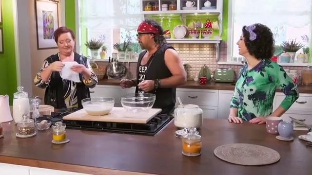 Как просеять муку без сита? - Лайфхаки от Все буде смачно смотреть онлайн