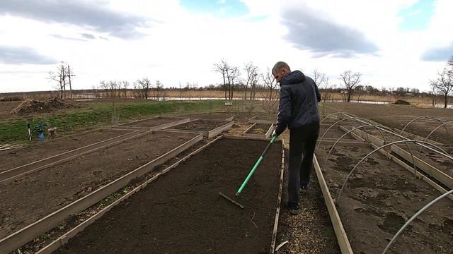 Лук посажен, свет налажен, а жене всё мало! смотреть онлайн
