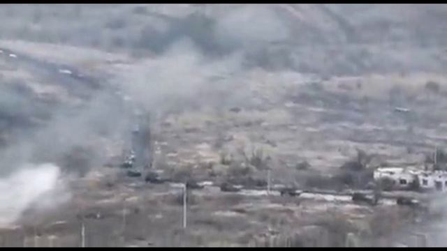 Footage of the russian assault column on the northern flank of Avdeevka смотреть онлайн