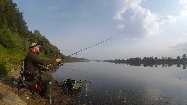 Рыбалка на реке Вятка 2021. Лещ на фидер. Щука. смотреть онлайн