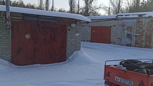 Воронеж засыпало снегом. Приехал в гараж, почистить снег. 02.01.2022. смотреть онлайн