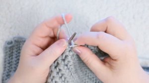 Шапка женская спицами. Мк для начинающих.