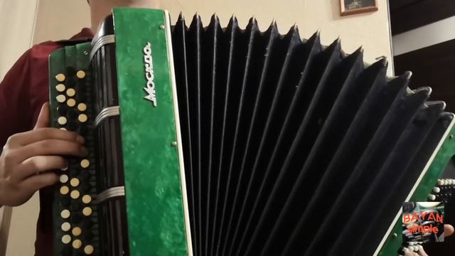 "На троих" М. Евдокимов на баяне смотреть онлайн