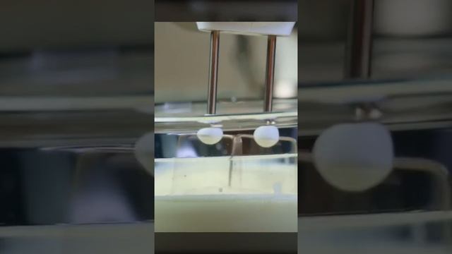 Готовьте ваши язычки! ?? Эскимо из 3-х ингредиентов | Рецепт мороженого из сливок и сгущенки смотреть онлайн