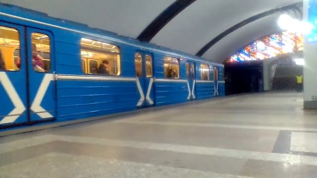 Прибытие и отправление поездов смотреть онлайн