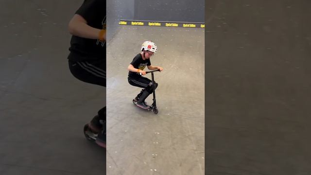 МОЙ САМЫЙ НИЗКИЙ БРАЙ #scootering #трюкинасамокате смотреть онлайн