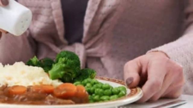 11 Ways To Lose Water Weight in Hindi | Detox Your Body смотреть онлайн