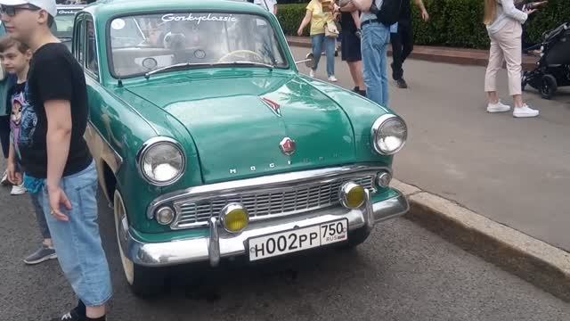 Ретро автомобили на выставке смотреть онлайн