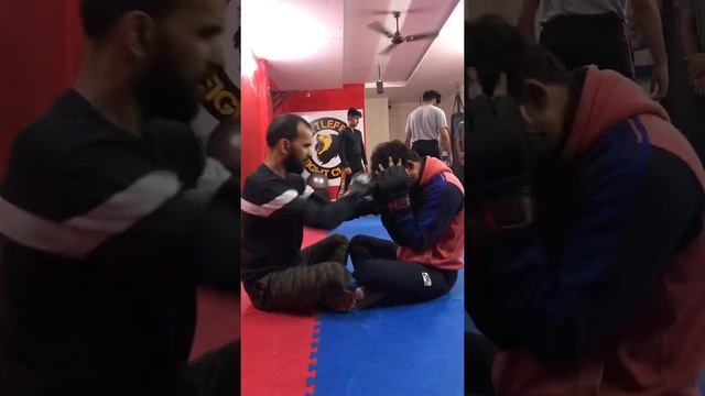 Beautiful drill for improving reflexes. смотреть онлайн