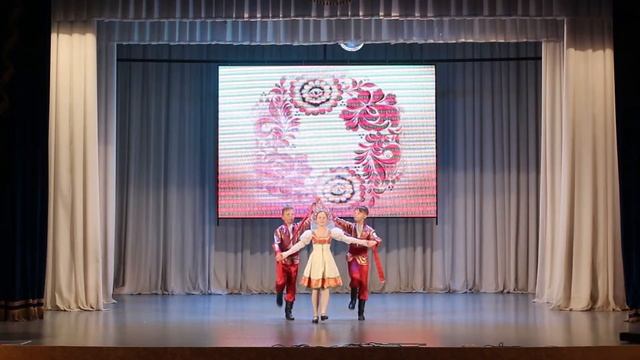 "Тройка", народный танец, хореограф. коллектив "Уралочка", рук. Мамедова Лилия Абдрахимовна смотреть онлайн