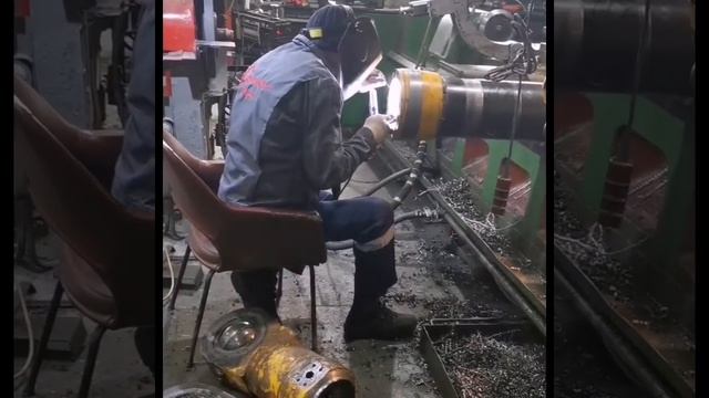 Ремонт гидроцилиндра экскаватора KOMATSU PC 750 смотреть онлайн