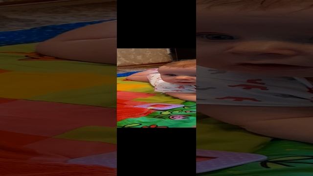 Как она его любит...это ж надо так внимательно смотреть)))#дети #синий_трактор смотреть онлайн