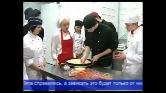 Студенты Балашихинского индустриально-технологического техникума на кухне «Империи Пиццы»