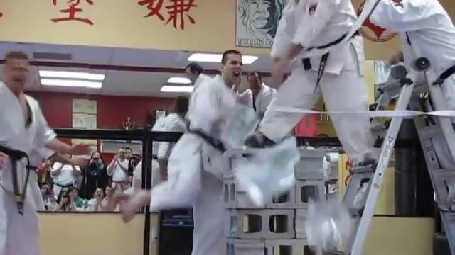 #Kyokushin #karate Split Ice #Киокушинкай #каратэ раскалываем лед