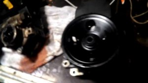 Замена насоса гура ( гидроуселитель ) кайрон  2.3 автомат по на дубликат от ДВС мерседеса часть 2.