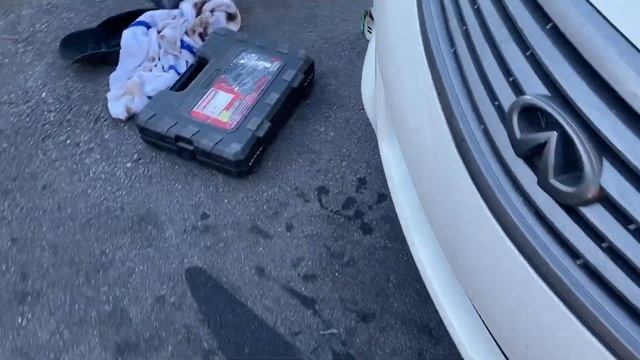 Changing oil on my 2015 Infiniti q40 and updates смотреть онлайн