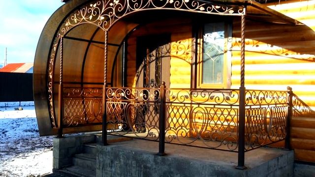 Красивый кованый навес над крыльцом и входной дверью, перила, крыша из поликарбоната, ковка в Днепр смотреть онлайн