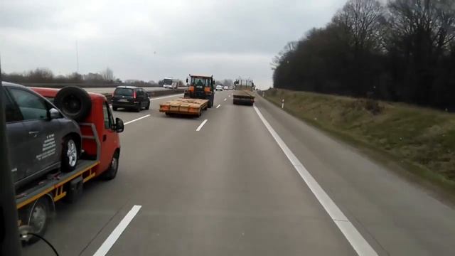 супер быстрый трактор мчится по трассе смотреть онлайн