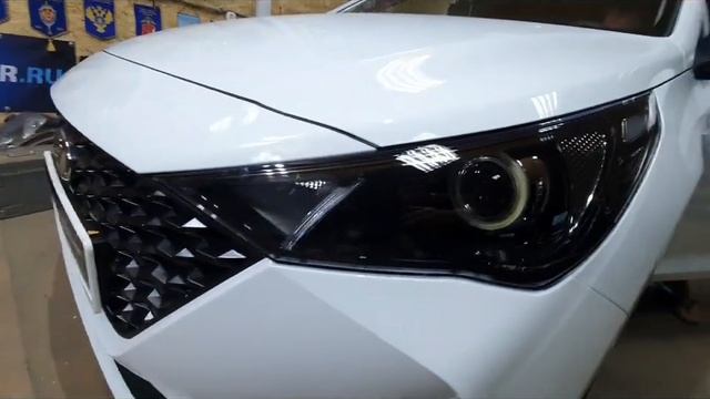 Hyundai Solaris. Машина новая, проблемы старые: лечим плохой свет путём правильной установки линз. смотреть онлайн