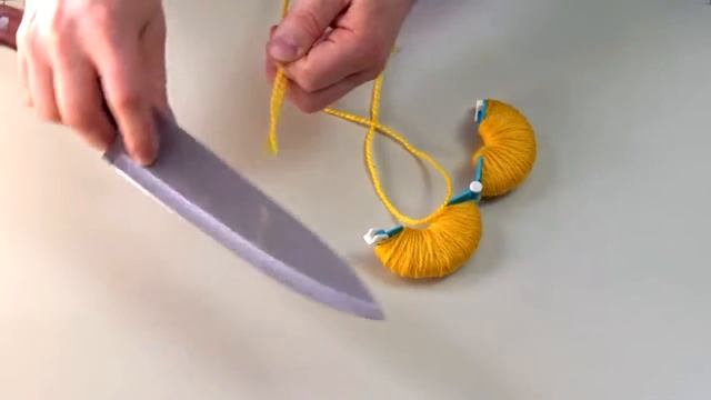 PM 4 Как Сделать Помпон на POM POM MAKER красивый и ровный помпон на шапку из ниток пряжи спосо смотреть онлайн