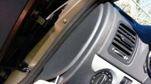 как удобно добираться до блока предохранителей на Шкода-Йети