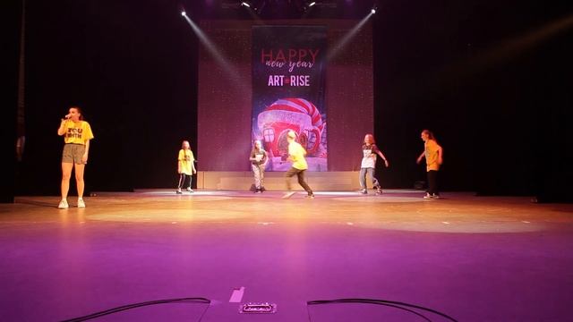Новогодний отчётный концерт (3 отделение) Группа по Hip Hop Freestyle смотреть онлайн