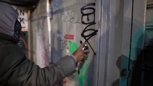 Angel and Z podcast Talks to sen4 while he's painting graffiti смотреть онлайн