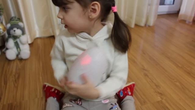 Hatchimals Живое яйцо ПОДАРКИ НА НОВЫЙ ГОД Высиживаем яйцо всей семьей . смотреть онлайн