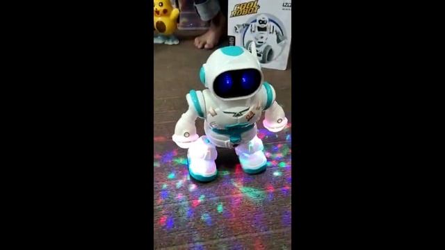Beautiful Dancing Robot смотреть онлайн