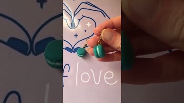 Модные серьги весна-лето 2022 в виде пирожных макарон смотреть онлайн