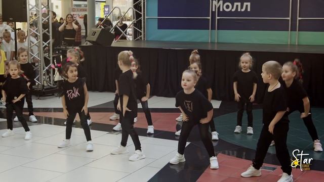 Я звезда / Dance Studio Star смотреть онлайн