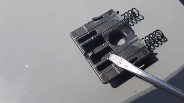 Шкода Рапид 2. Устранил скрип в упорах багажника. смотреть онлайн