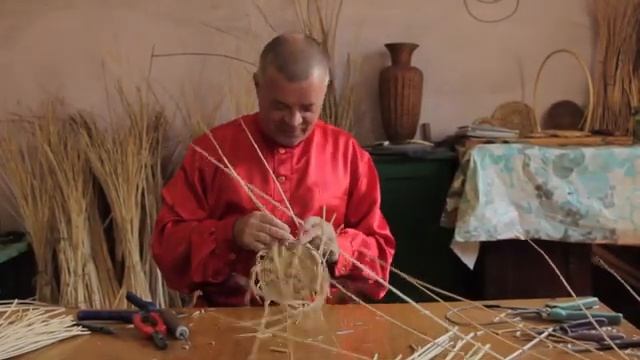 Мастер-класс народного мастера России Игоря Ковалева по плетению из лозы подставки для цветов смотреть онлайн