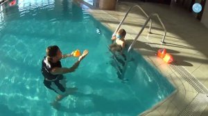 Как научить ребенка плавать БЕЗ нарукавников?!