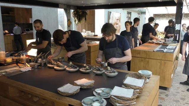 Noma 2.0, kitchen serving & plating from René Redzepi, Copenhagen смотреть онлайн