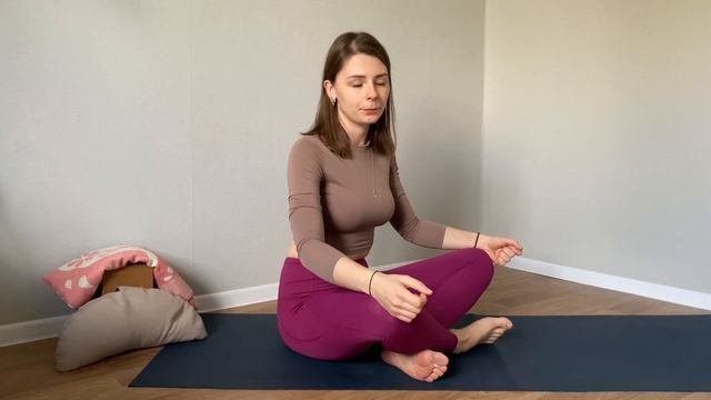 Как удобно сидеть в Сукхасане или простой позе смотреть онлайн