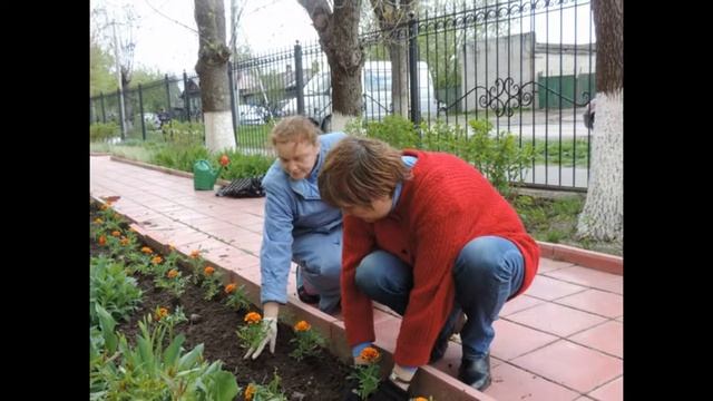 Сотрудники СКР провели субботник по благоустройству территории подшефного Муромского дома ребенка смотреть онлайн