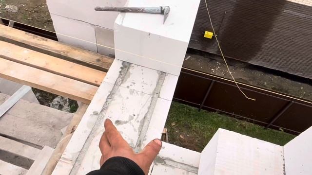 ТОНКОШОВНАЯ КЛАДКА ?ГАЗОБЕТОН И ВЕНТИЛЯЦИЯ??? 60 ТОНН НА 30-ти гвоздях / ошибки строительства смотреть онлайн