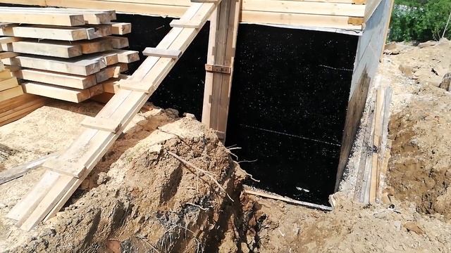 Проводим в дом центральное водоснабжение. Копаем траншею, укладываем трубы смотреть онлайн