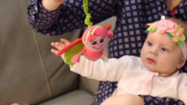 Элли и бабочка Бэтти от Tiny Love . смотреть онлайн