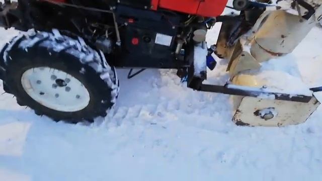Уборка снега тяжелым мотоблоком, роторным снегоуборщиком, третье колесо мне в помощь смотреть онлайн