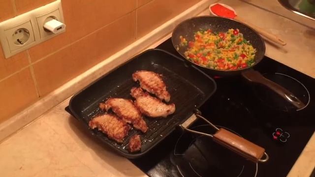 Вкусный ужин, свинина и гавайская смесь смотреть онлайн