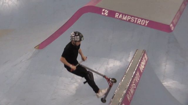 Женя Вескотт - INGRESS scooter jam смотреть онлайн