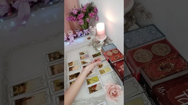 Гадание на отношения. Что между нами происходит?Что он думает обо мне? Гадание на короля. смотреть онлайн