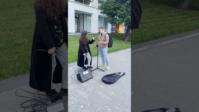 Баянист пристал к девушке,чтобы вместе спеть! смотреть онлайн