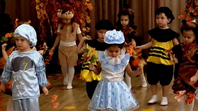 Свято осені! Танок з листочками. Танец с листиками. смотреть онлайн