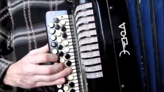 Одинокая гармонь - на баяне смотреть онлайн