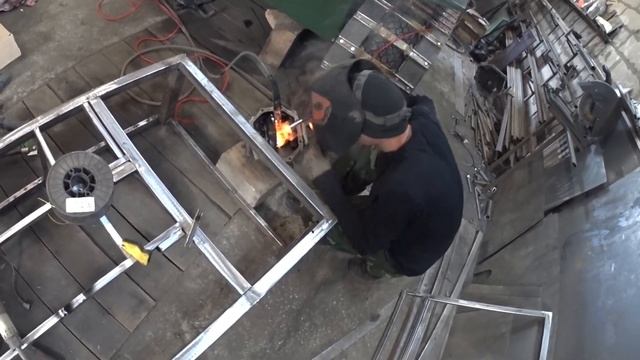 Порвал заварку на крауне. Продал разварки. Скатали на гонки // Goshan Garage смотреть онлайн